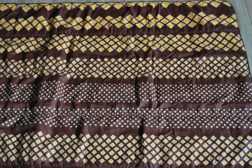 Dekenkleed vaas potjeschoteleierdoptegel 012