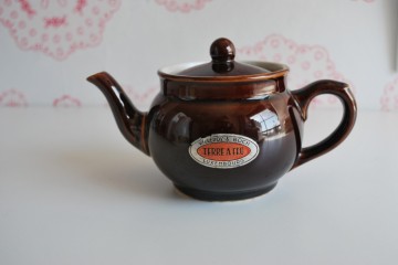 Bruine theepot