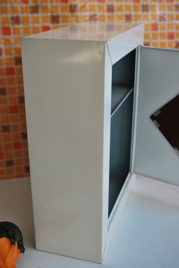 Voetenbankjevaasmedicijnkastje 021